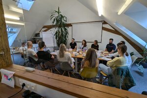 Ako podporiť inovácie vo firmách: Kľúčové poznatky z diskusie o CX inováciách