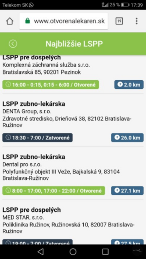 Zobrazenie aplikácie Otvorená lekáreň s informáciami o najbližších LSPP pre dospelých a zubno-lekárske služby vrátane otváracích hodín a vzdialeností.