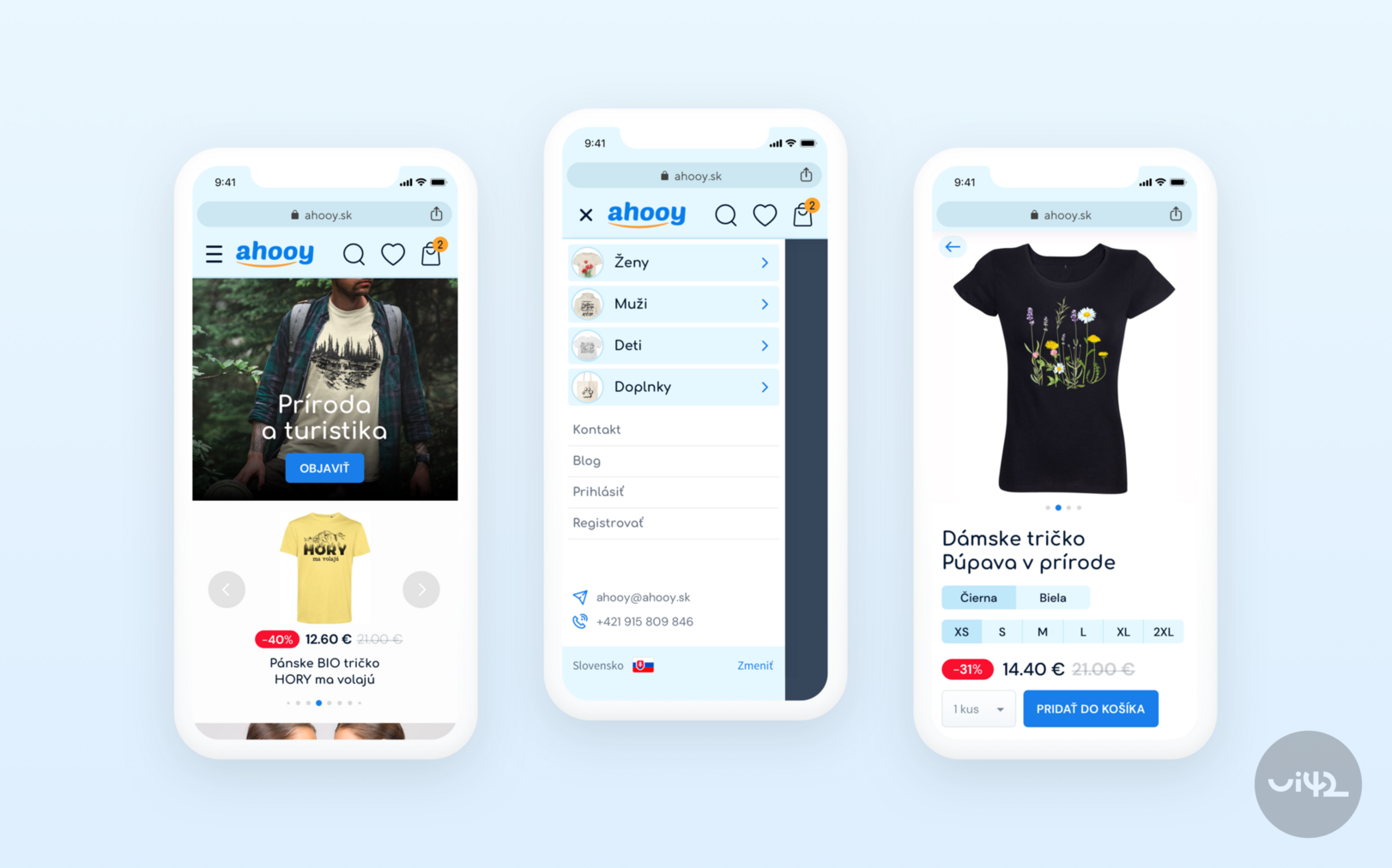 Mobilná aplikácia e-shopu ahooy.sk zobrazená na troch obrazovkách. Prvá obrazovka ukazuje úvodnú stránku s reklamou na pánske tričko, druhá obrazovka zobrazuje menu s kategóriami a kontaktnými informáciami, a tretia obrazovka predstavuje dámske tričko v detaile s cenou a možnosťou pridania do košíka.